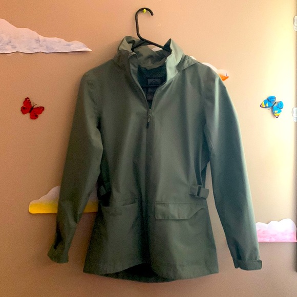 Simple green rain jacket. - Picture 1 of 1